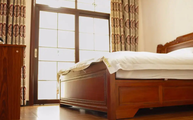 Celebrity  Apartment Hotel