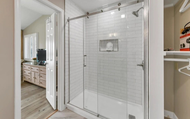 Boardwalk 199 3 Bedroom Condo by Redawning