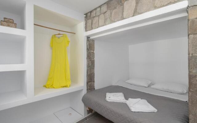 Almera Sea View Boat House