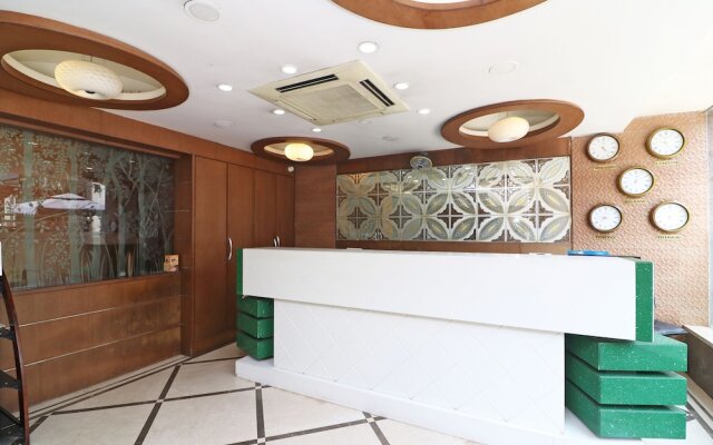 Capital O 1138 Hotel Emerald