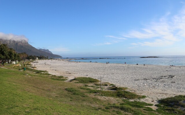 Camps Bay Holiday Home - Walk to the Beach