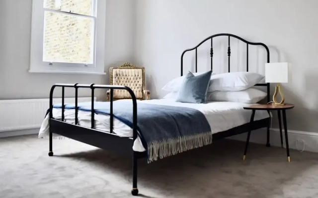 Beautiful 6 Bedroom Period House in Wimbledon Village