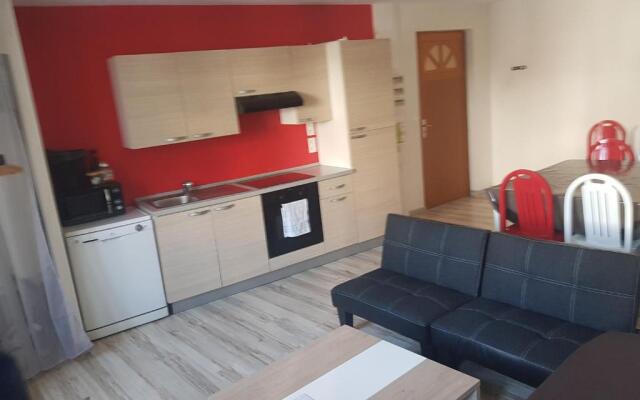 13 Rue de la Fontaine F11