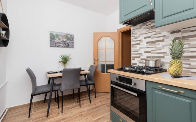 Władysława IV Studio Gdynia by Renters