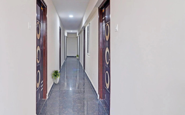 OYO Flagship 80633 Sai Mansion