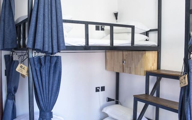 Zeako Youth Hostel