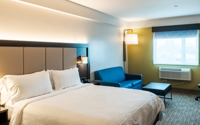Holiday Inn Express Maspeth by IHG