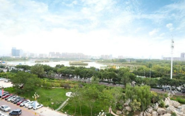 No.99 Holiday Hotel (Yinchuan Baohu Park)