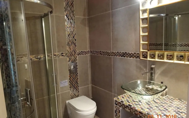 Artist's Villa Lilac Lilium