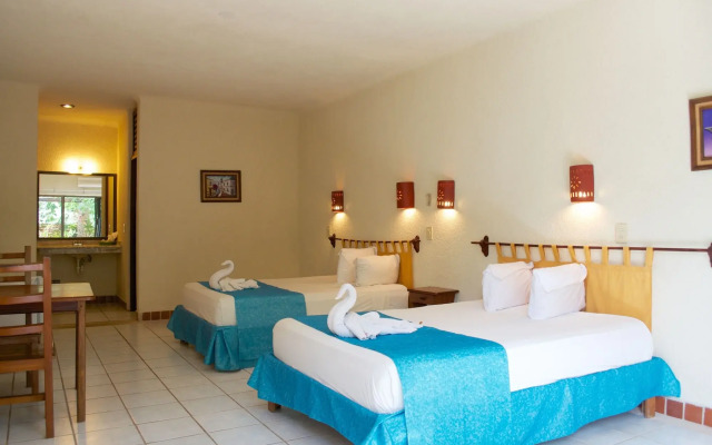Pelicano Inn Playa del Carmen - Beachfront Hotel