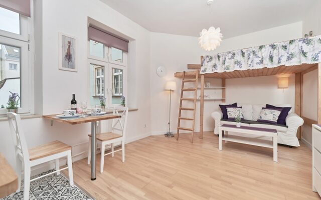 Lavender Apartment Wroclaw By Renters