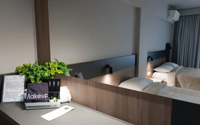 Elizabeth Queen Luxury Rooms