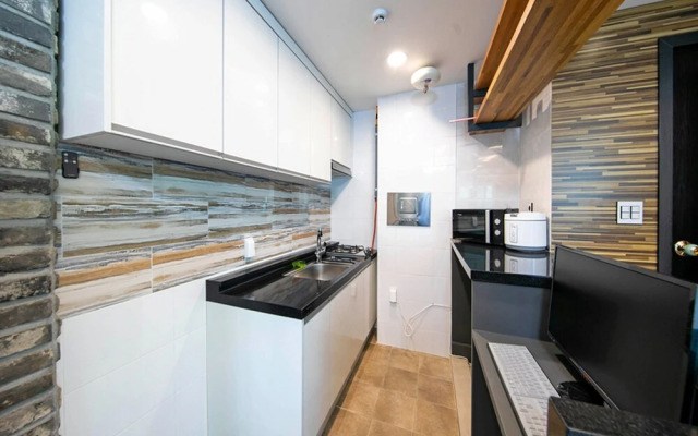 Pohang Couple Stone Pension