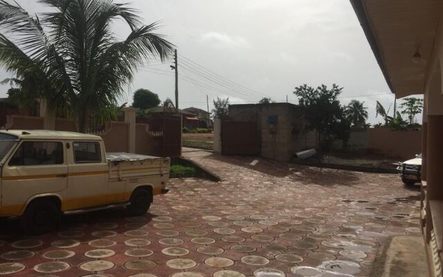 Nyaboa Hotel