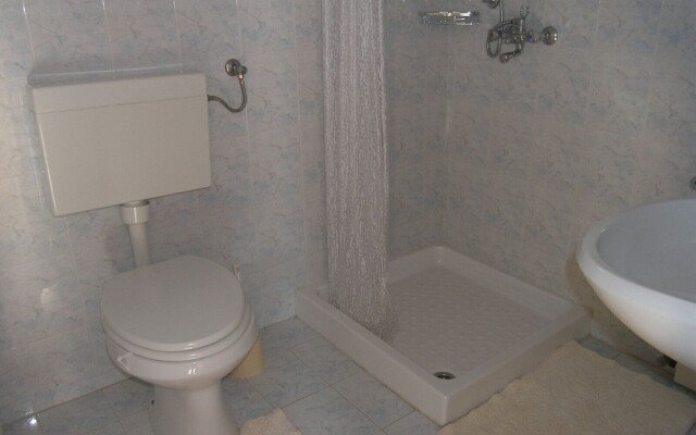 Cozy 4 Person Apartment Marija