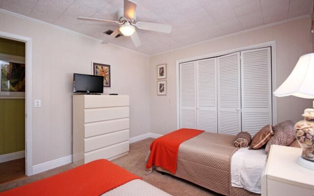 Pelican Beach Beach Front 4 s 4 Br home by RedAwning