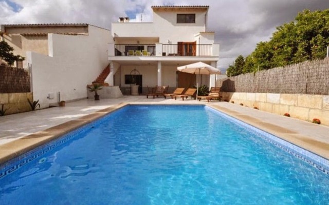 Llubi Pool and Views