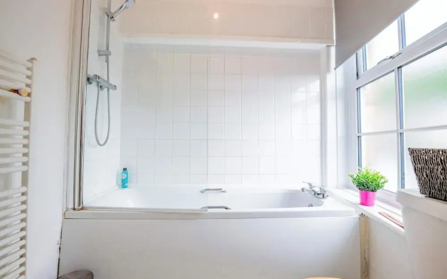 Host Stay Broadbanks Apartment
