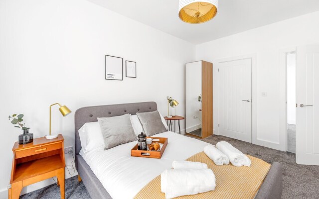 Beautiful Apartment in Central Neighbourhood