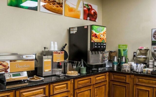 Quality Inn Airport - Cruise Port