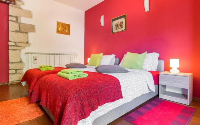 Top Center Apartment