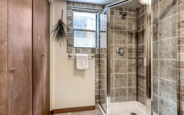 Park Place 101c 2 Bedroom Condo by RedAwning