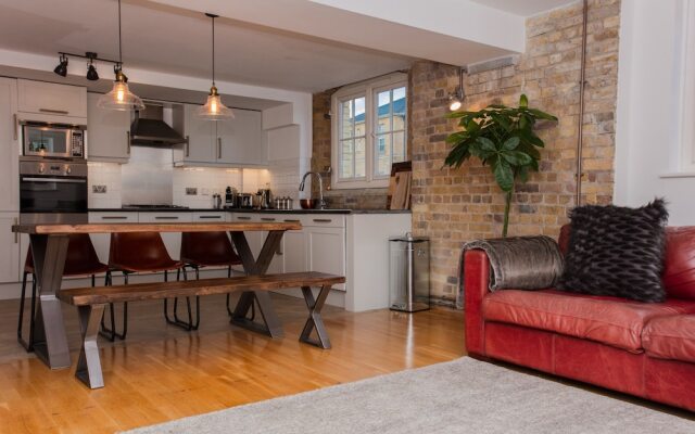 2 Bedroom Flat near Canary Wharf Sleeps 4