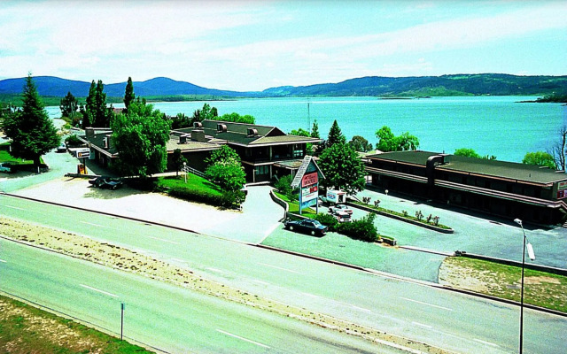 Lake Jindabyne Hotel