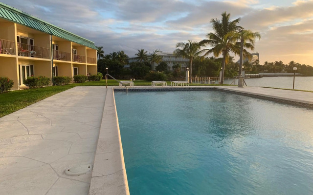 Luxurious Condo near Taino Beach