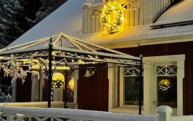 Villa Red House Arctic Circle