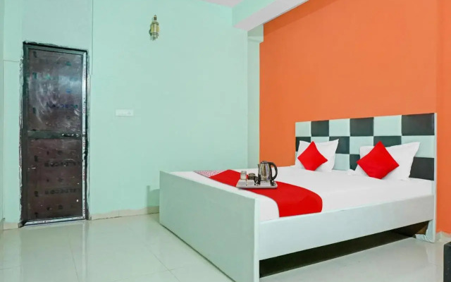 Oyo 703347 Ab Hotel