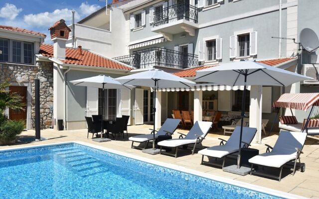 Cozy Apartment in Novi Vinodolski With a Swimming Pool