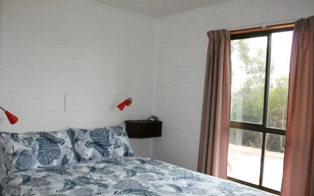 Seaview Holiday Park and  Hostel