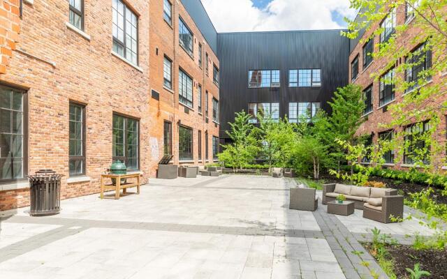 2BR 2 STOREY LOFT. Free Parking.Gym