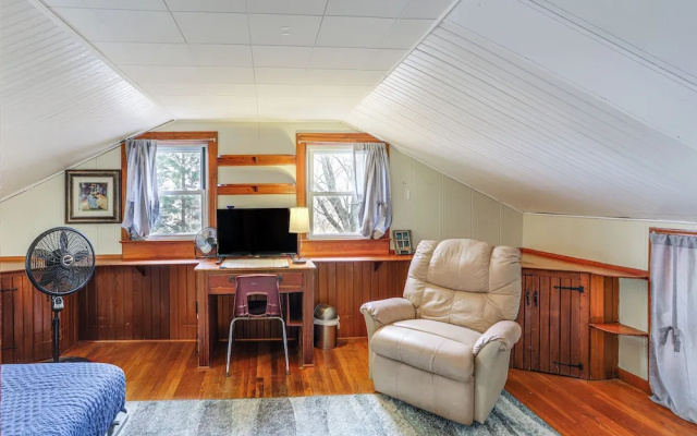 Central & Private Milan Home ~ 10 Mi to Sandusky!