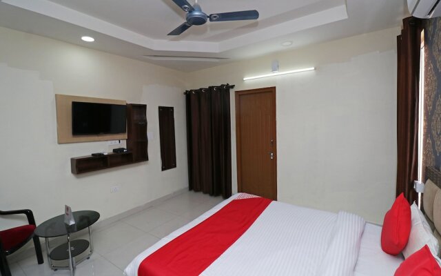 OYO 23660 Nath Residency Guest House