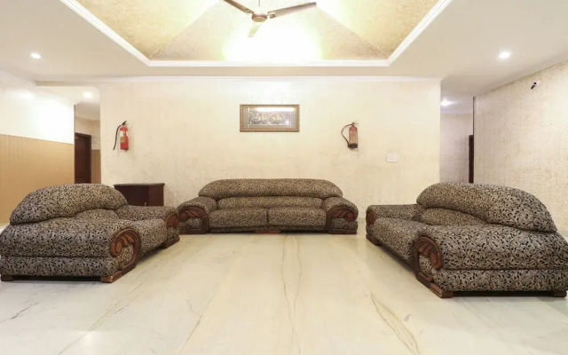 Capital O 5438 Hotel Shiraaz-2