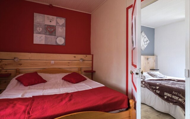 Luxurious Holiday Home with Swimming Pool in Meyrals