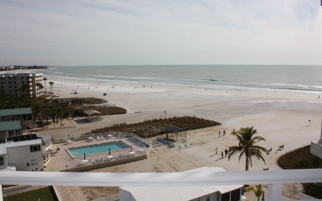 Jamaica Royale - 704 - 2 Br Condo