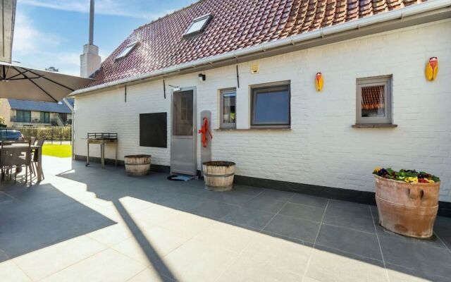 Beautiful Farmhouse in Beveren-aan-den-ijzer With Terrace