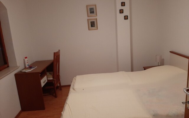 Cosy Apartment in Klenovica With Garden