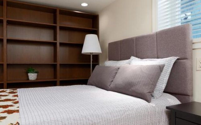 Cozy 3 Bedroom Suite near Queen Elizabeth Park