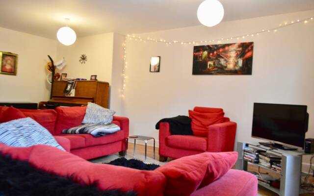 3 Bedroom Flat In Leith