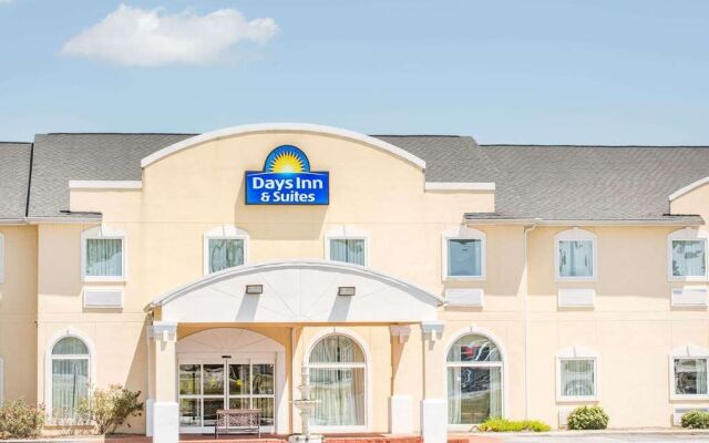 Days Inn Suites Swainsboro