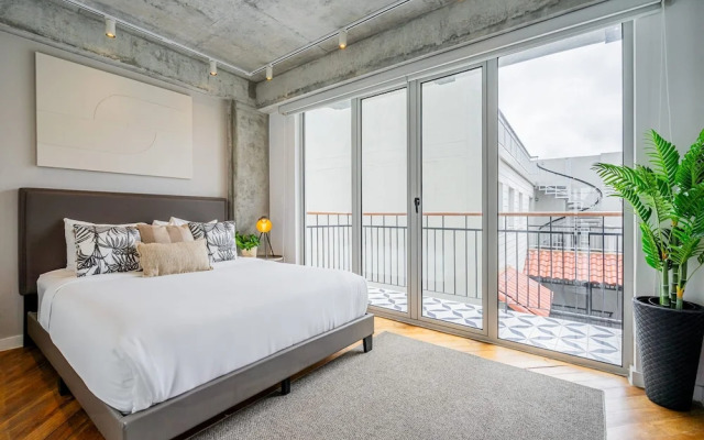 w Picturesque 2BR in Plaza Herrera