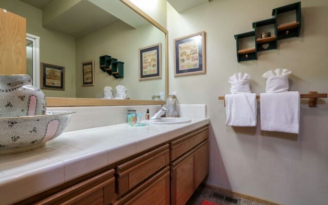 Snowcreek #895 2 Bedroom Condo