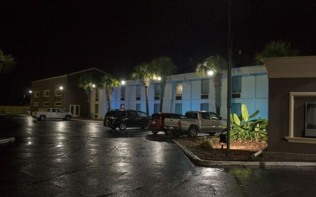 Regency Inn & Suites