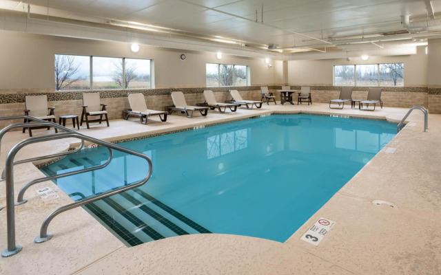 Country Inn & Suites by Radisson, Buffalo South I-90, NY
