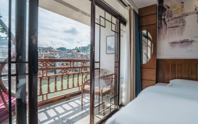 Phoenix Fenglinju Inn (Ancient City Lijiang Hongqiao Branch)
