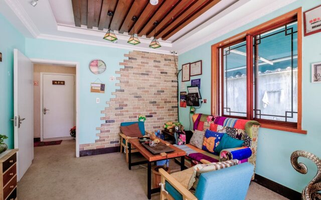 Poke Amber Theme Hostel